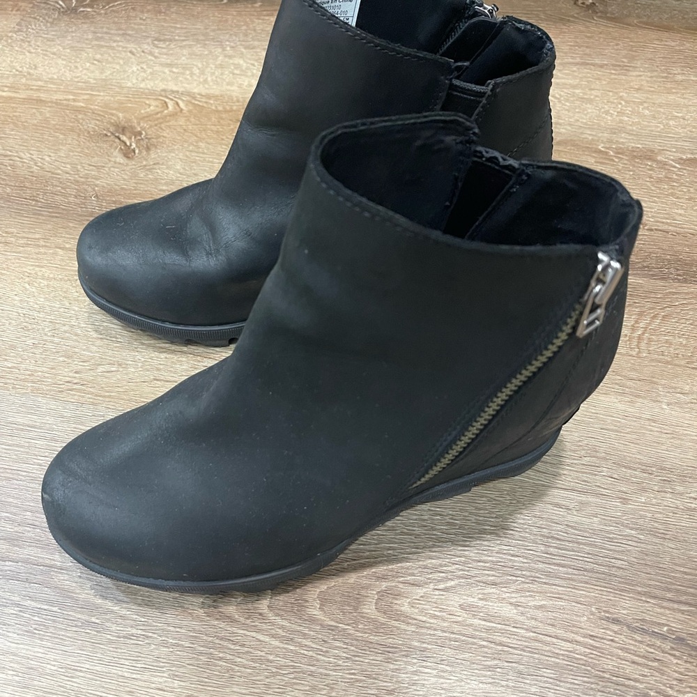 Sorel Black Ankle Booties with Side Zipper